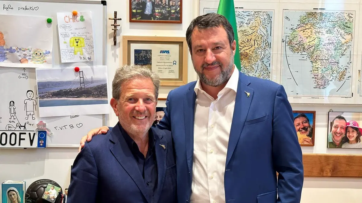 <p>Giacomo Saccomanno e Matteo Salvini</p>\\n