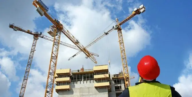 Fillea\u00A0Cgil\u00A0attacca la Regione: «Serve subito un’ordinanza per fermare i cantieri nelle ore più critiche»\n