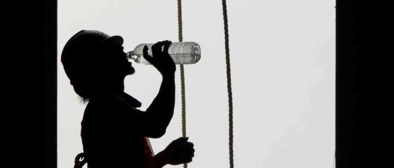 Lavoratori a rischio sotto il sole cocente, la Fillea Cgil chiede un intervento urgente ai prefetti calabresi\n