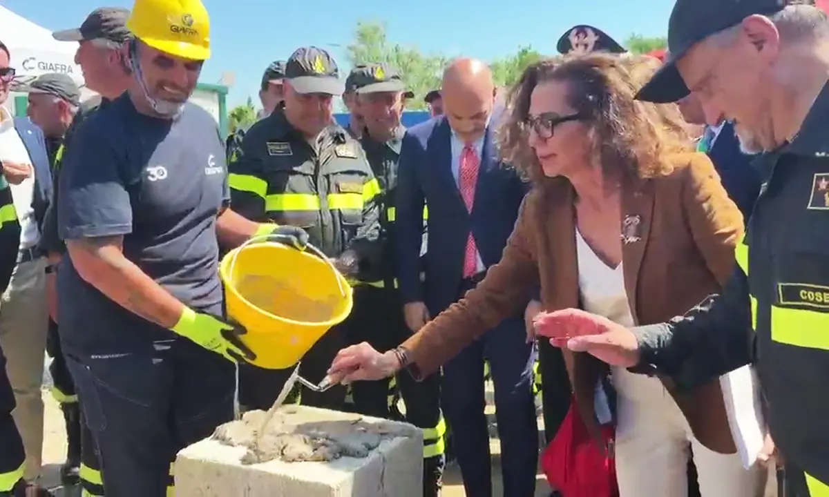 Nuova caserma dei Vigili del fuoco di Cosenza, prima pietra e 33 nuove unità per Trebisacce | VIDEO