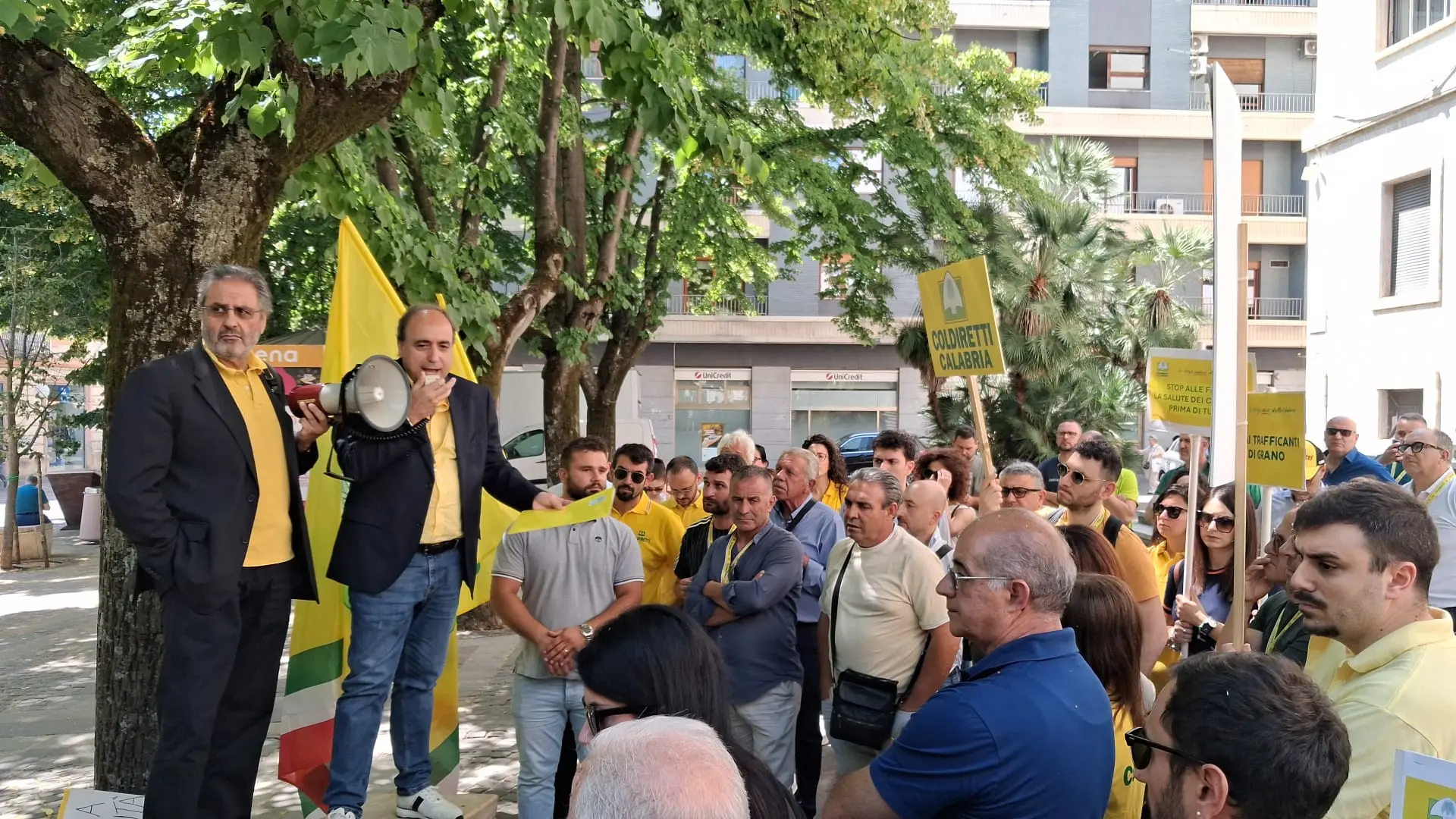 Cosenza, grano e olio al centro della protesta degli agricoltori della Coldiretti