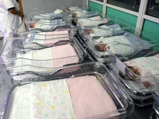 Parto trigemellare monocoriale all’ospedale di Cosenza: un caso ogni 100mila nascite