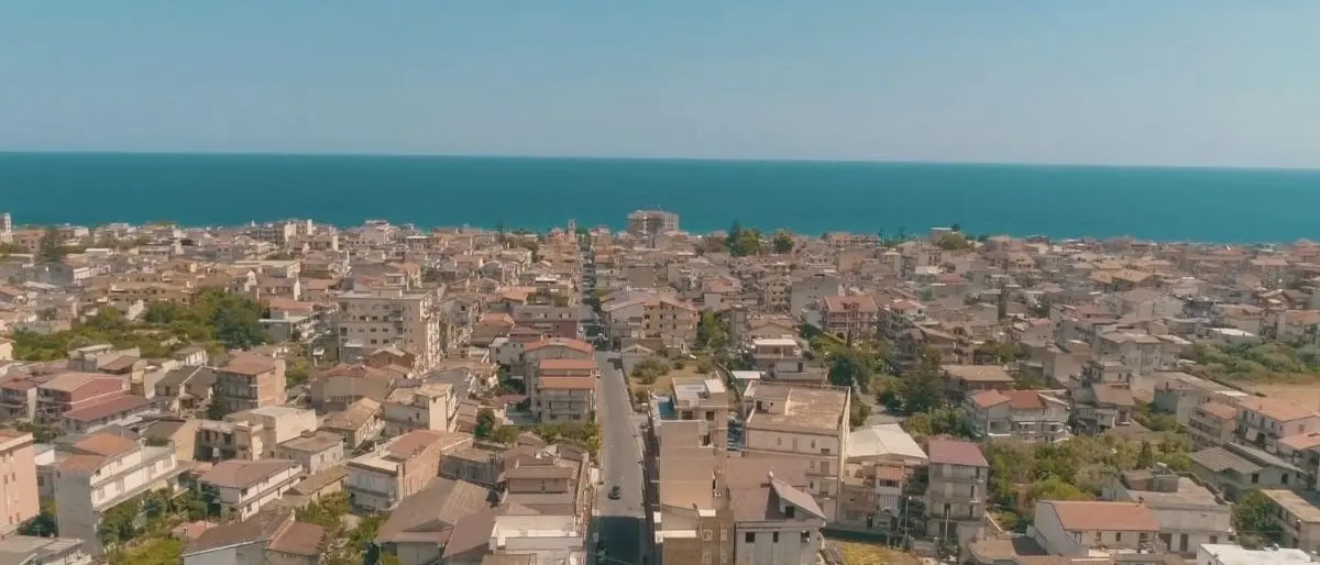 Giro d’Italia Next Gen, domenica la carovana rosa attraverserà Siderno: stop al traffico sulla Statale 106\n