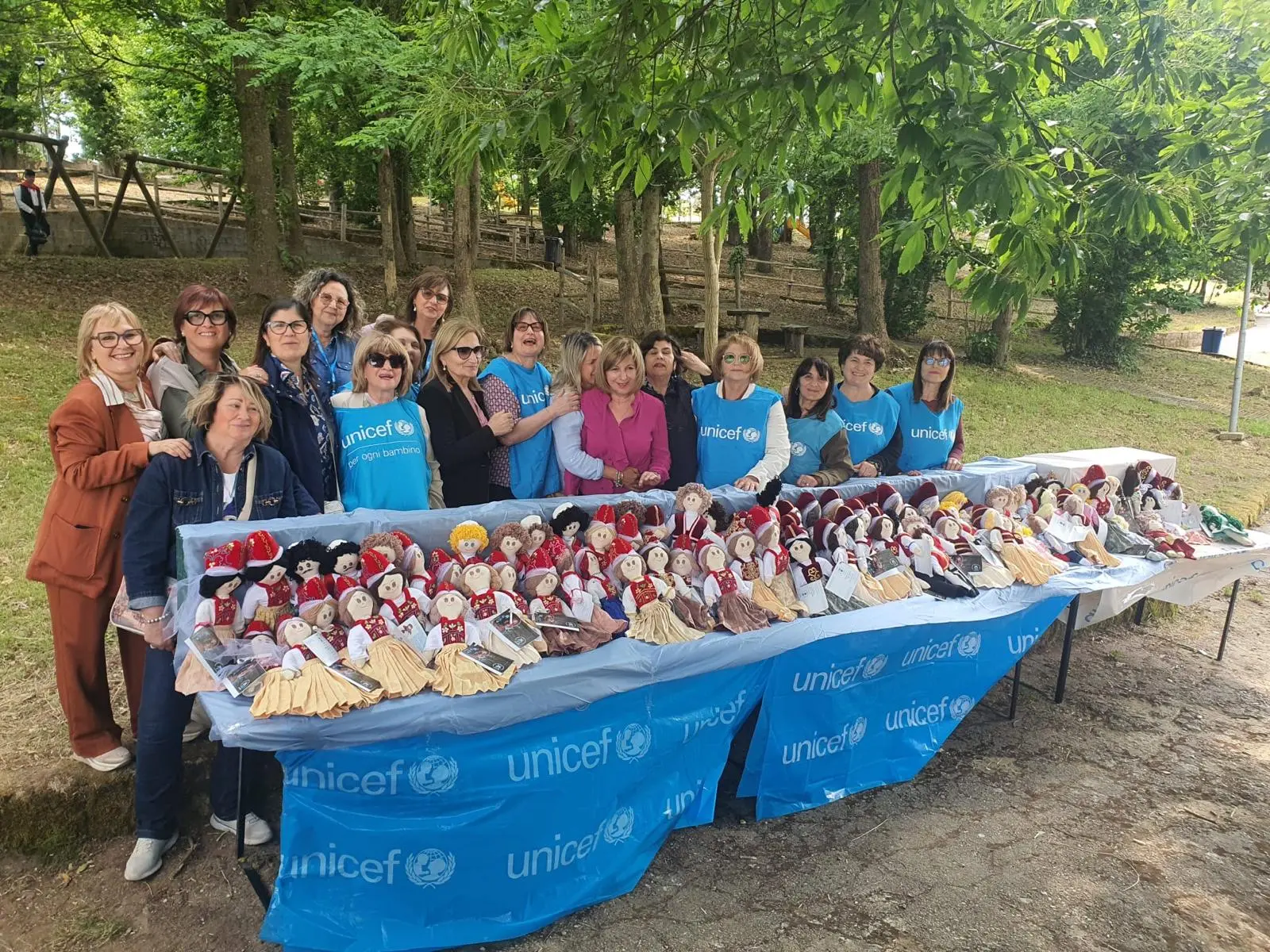 Note di pace e giochi di una volta: a Caraffa la scuola celebra i diritti dei bambini con l'UNICEF\n