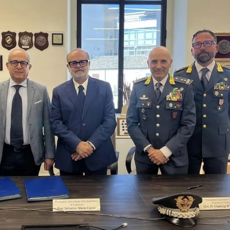 Catanzaro, siglato protocollo d’intesa tra Procura, Guardia di Finanza e Corte dei Conti per rafforzare la collaborazione su frodi e danni erariali\n