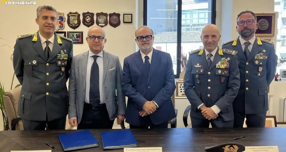 Catanzaro, siglato protocollo d’intesa tra Procura, Guardia di Finanza e Corte dei Conti per rafforzare la collaborazione su frodi e danni erariali\n