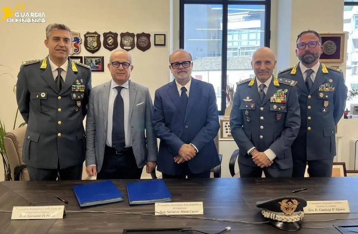 Catanzaro, siglato protocollo d’intesa tra Procura, Guardia di Finanza e Corte dei Conti per rafforzare la collaborazione su frodi e danni erariali\n