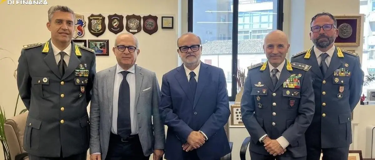 Catanzaro, siglato protocollo d’intesa tra Procura, Guardia di Finanza e Corte dei Conti per rafforzare la collaborazione su frodi e danni erariali\n
