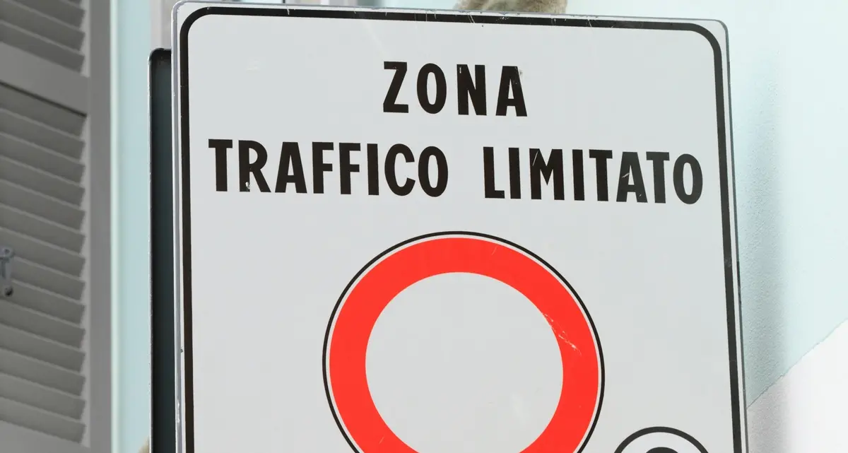 Cosenza, al via la sperimentazione dei nuovi varchi ZTL: 30 giorni di pre-esercizio controllato\n