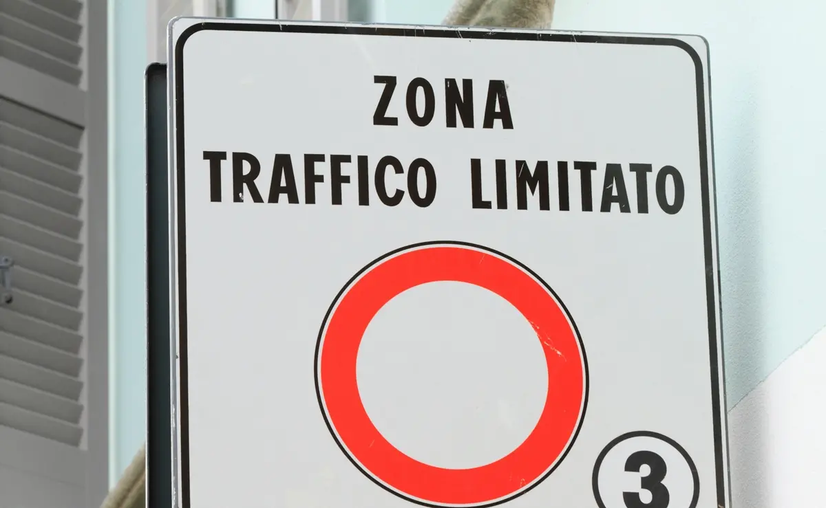 Cosenza, al via la sperimentazione dei nuovi varchi ZTL: 30 giorni di pre-esercizio controllato\n