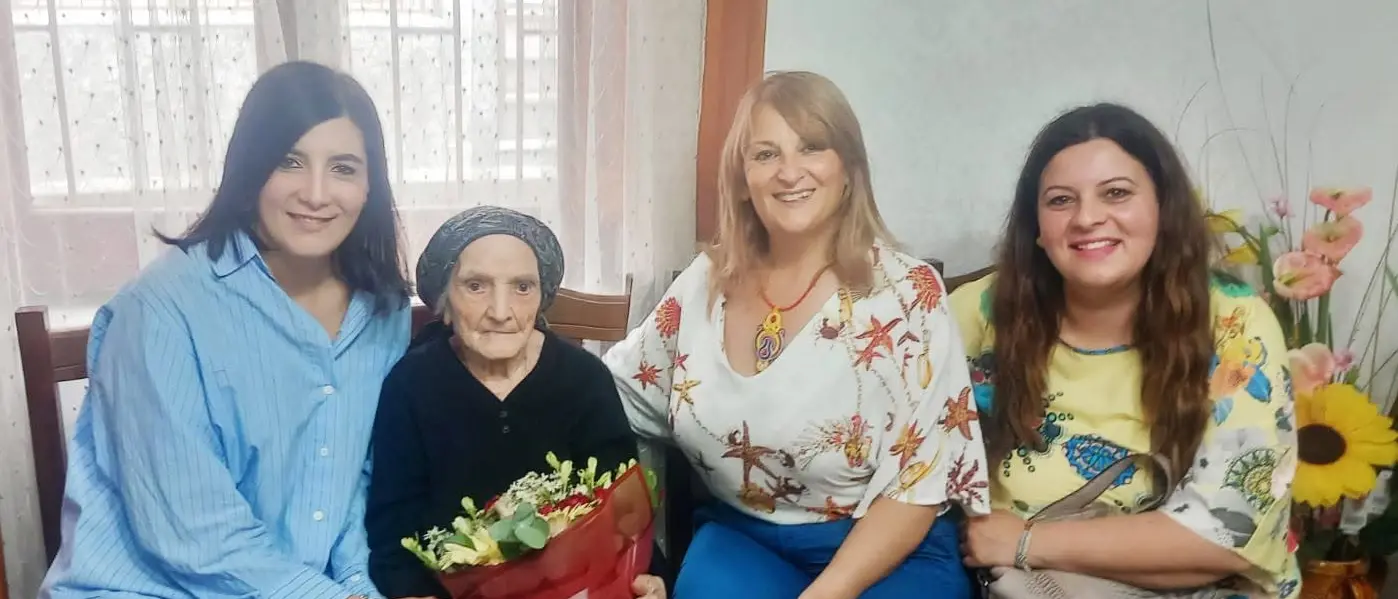 Rombiolo\u00A0festeggia i 102 anni di Caterina Arena,\u00A0gli auguri del sindaco: «Custode della memoria della nostra comunità»\n