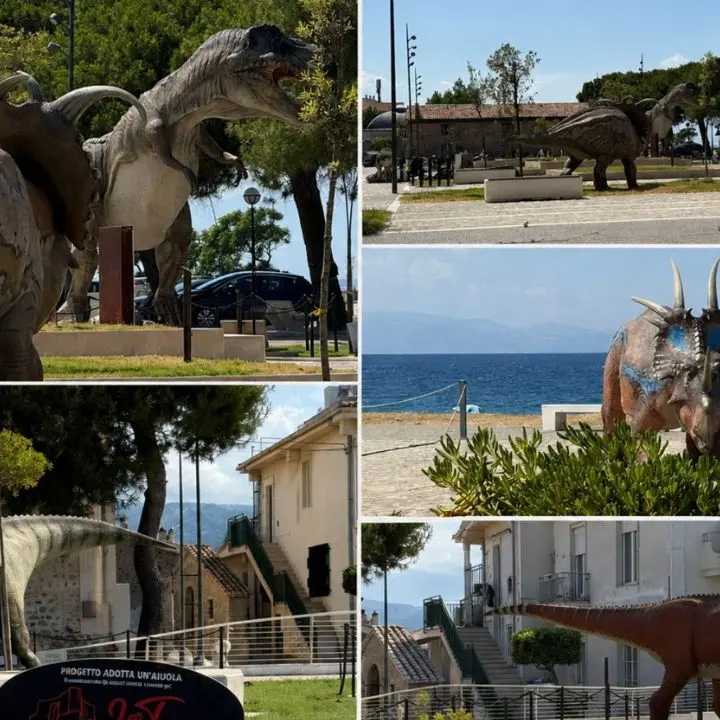 Dinosauri comparsi all’alba sul lungomare: sorpresa a Sant’Angelo\n