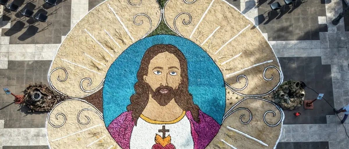 A Villamesa di Calanna l’infiorata celebra\u00A0“Omnia in Christo” \n