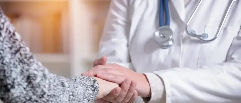 Sanità, il rischio di una medicina al ribasso: l'attacco del M5S alla Meloni e la deriva della Calabria\n