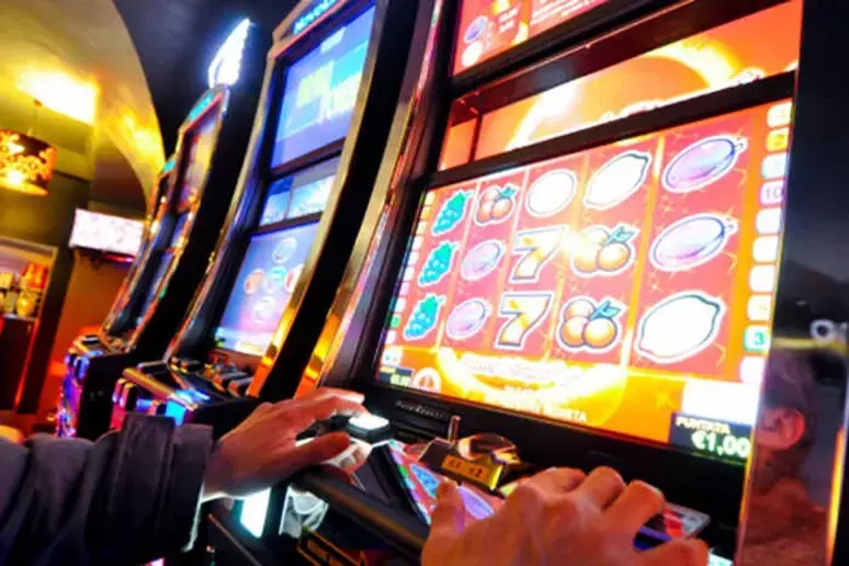 Gioco d’azzardo, Reggio seconda città della Calabria con 1,85 miliardi di euro bruciati