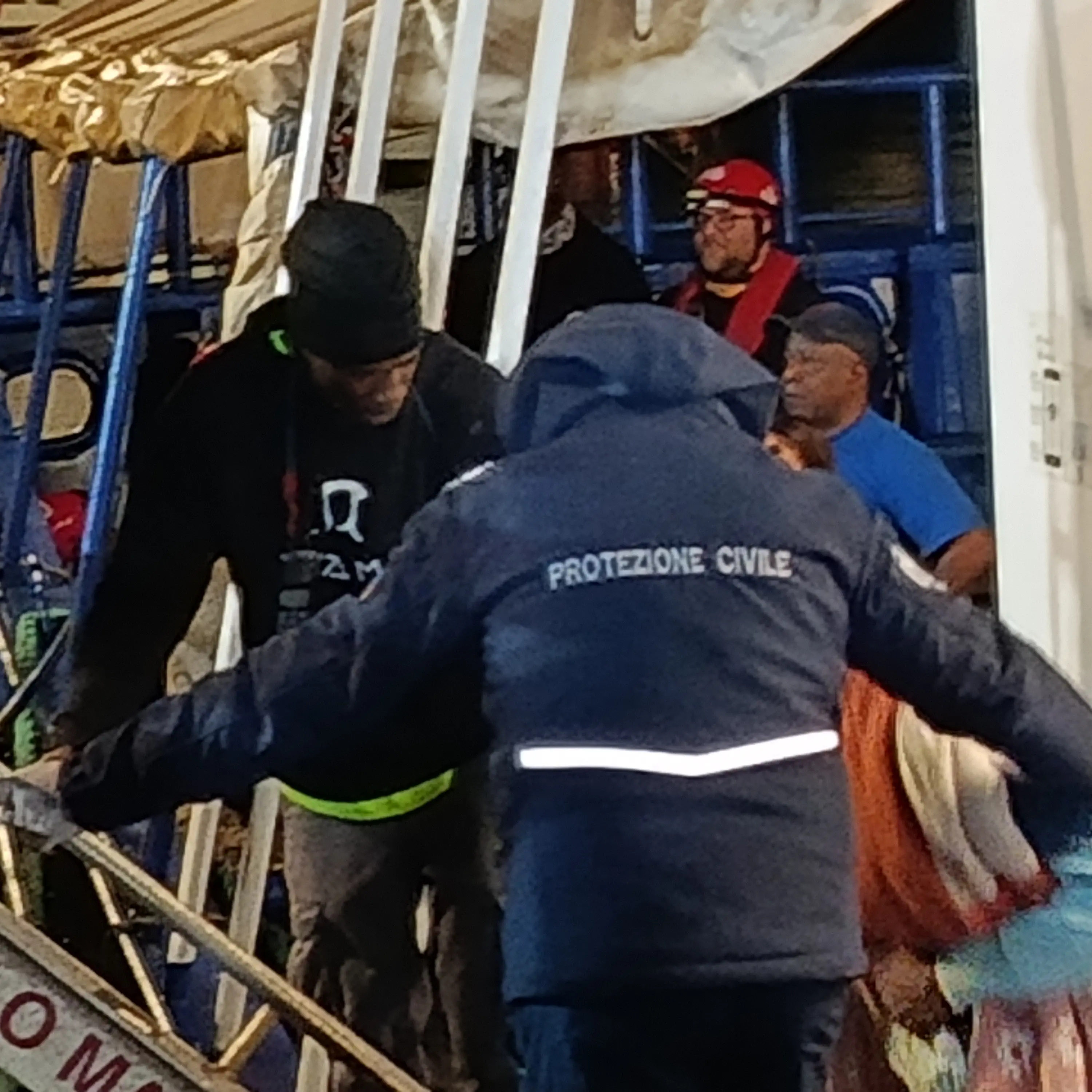 Sbarco con 89 migranti a Crotone, scafista uzbeko rintracciato in Olanda dalla Squadra mobile\u00A0\n