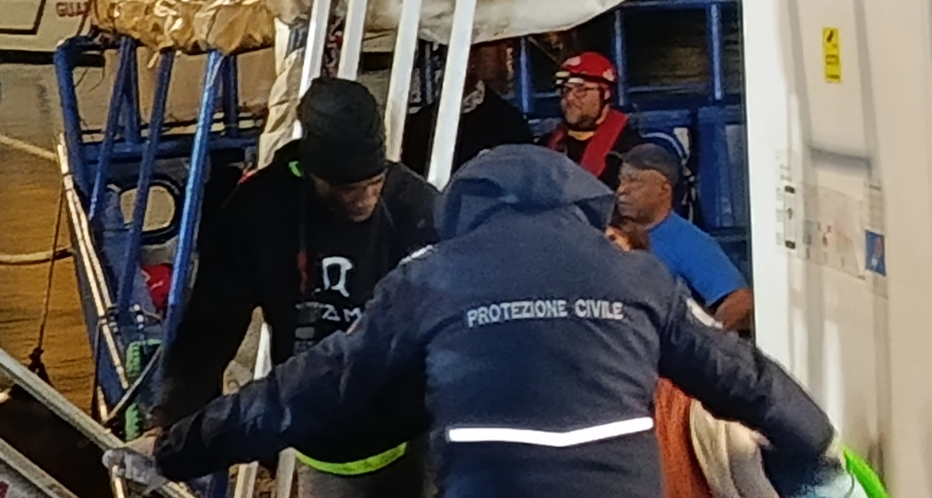 Sbarco con 89 migranti a Crotone, scafista uzbeko rintracciato in Olanda dalla Squadra mobile\u00A0\n