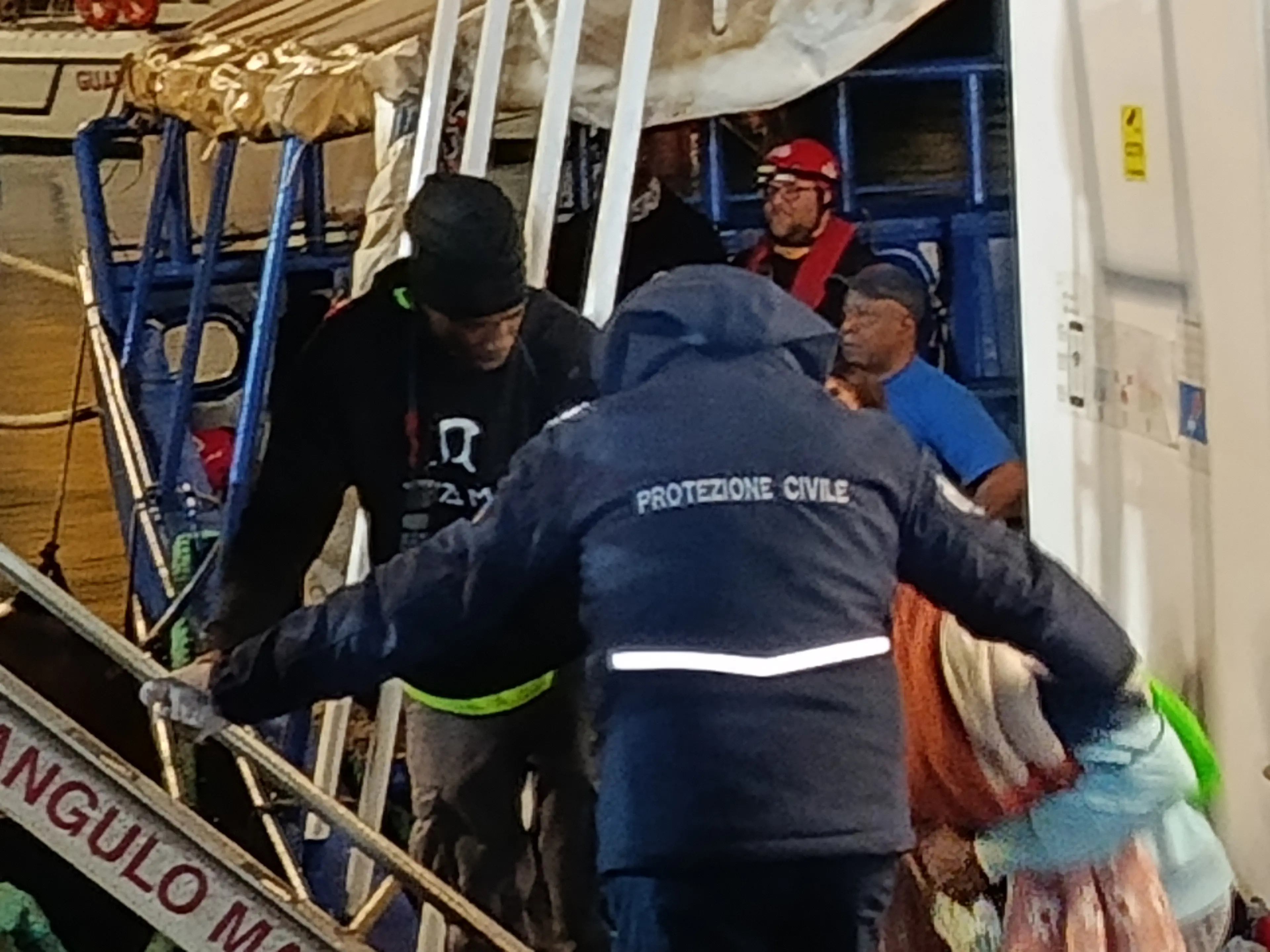 Sbarco con 89 migranti a Crotone, scafista uzbeko rintracciato in Olanda dalla Squadra mobile\u00A0\n