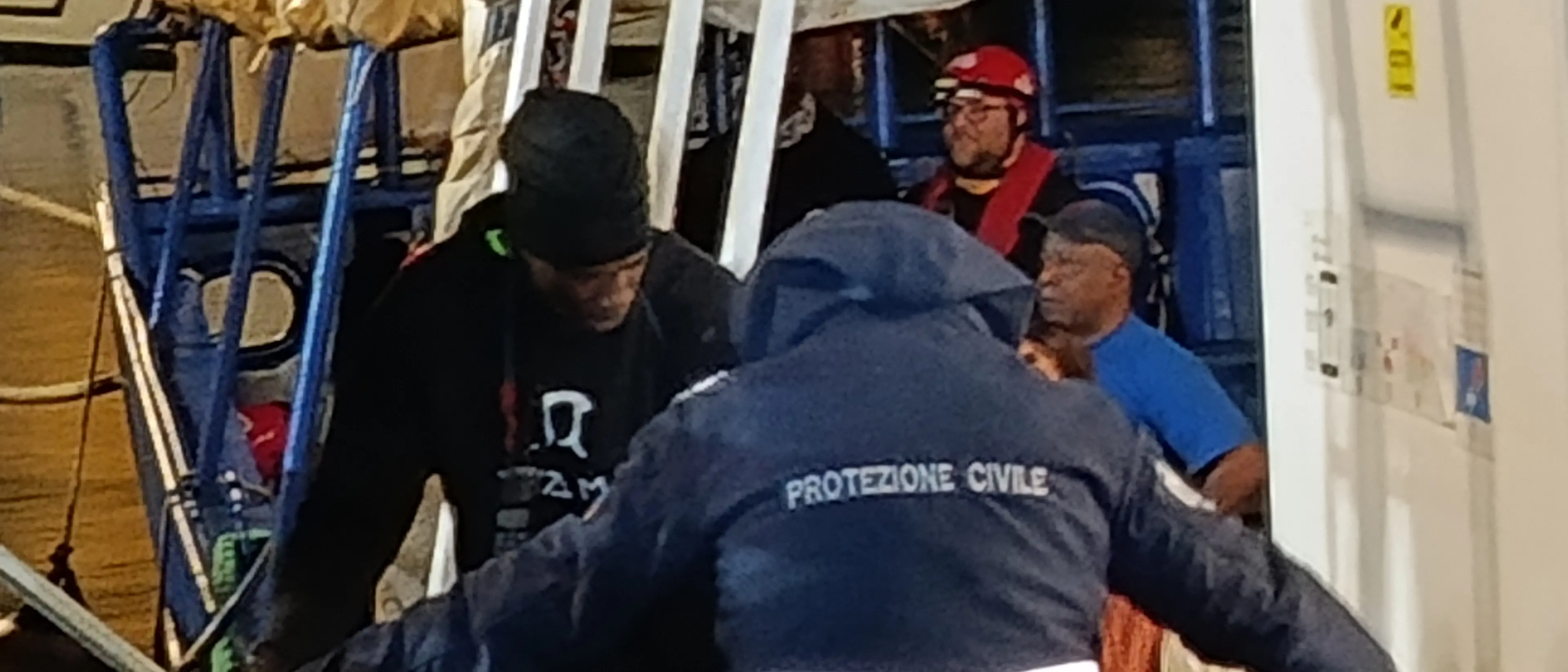 Sbarco con 89 migranti a Crotone, scafista uzbeko rintracciato in Olanda dalla Squadra mobile\u00A0\n