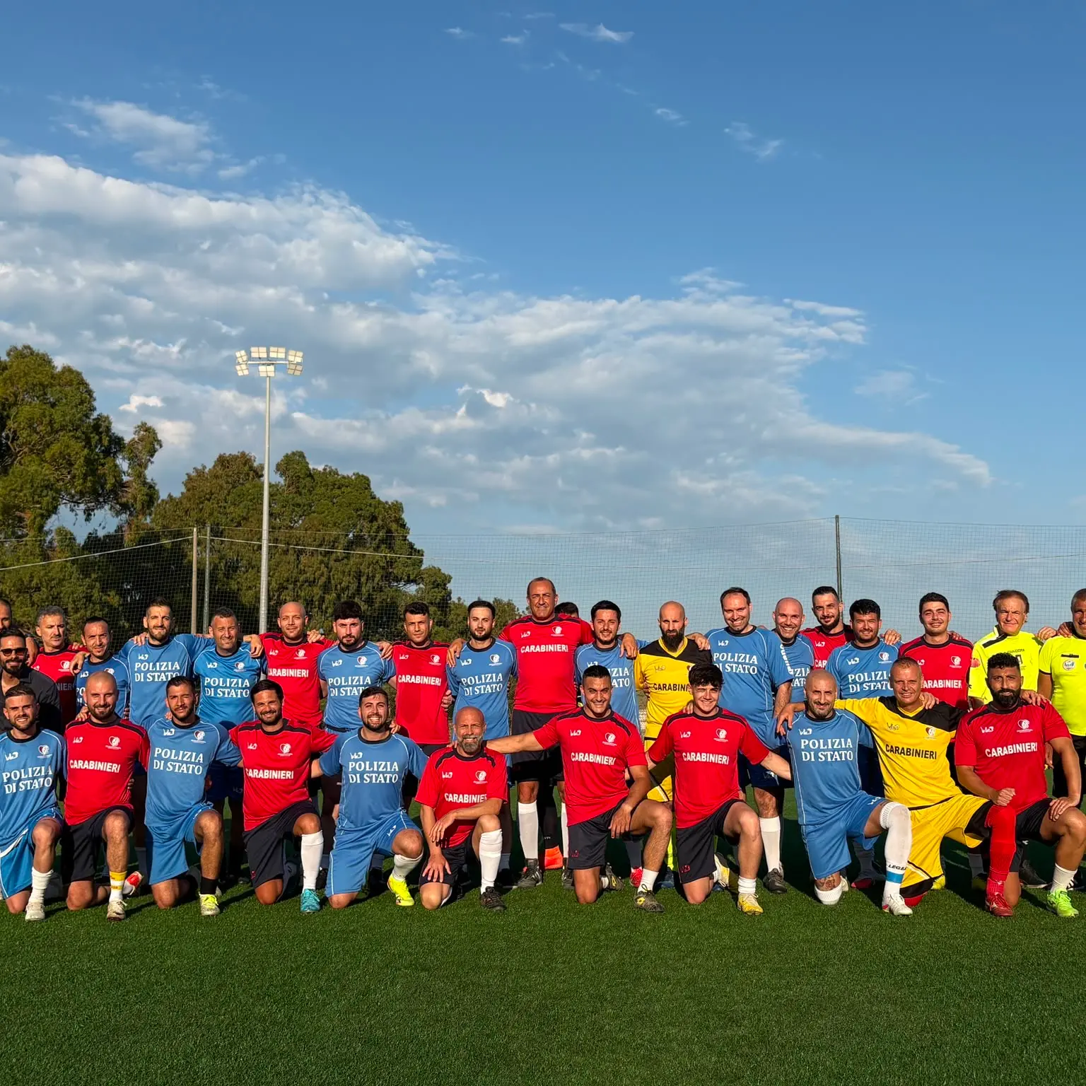 Sport ed emozioni, amichevole di inizio estate tra Polizia e Carabinieri di Catanzaro\n