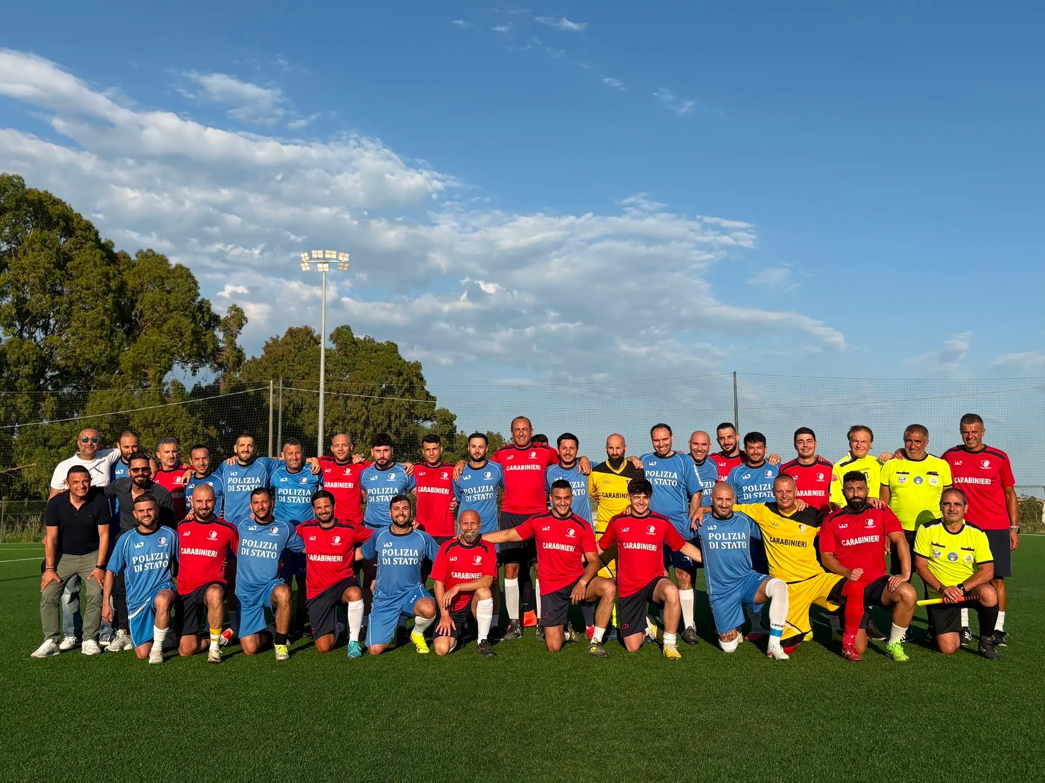 Sport ed emozioni, amichevole di inizio estate tra Polizia e Carabinieri di Catanzaro\n