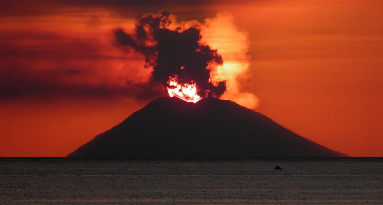 Il tramonto dalla costa vibonese diventa un progetto digitale: orari, giorni e una mappa con 44 punti per vivere la magia\n