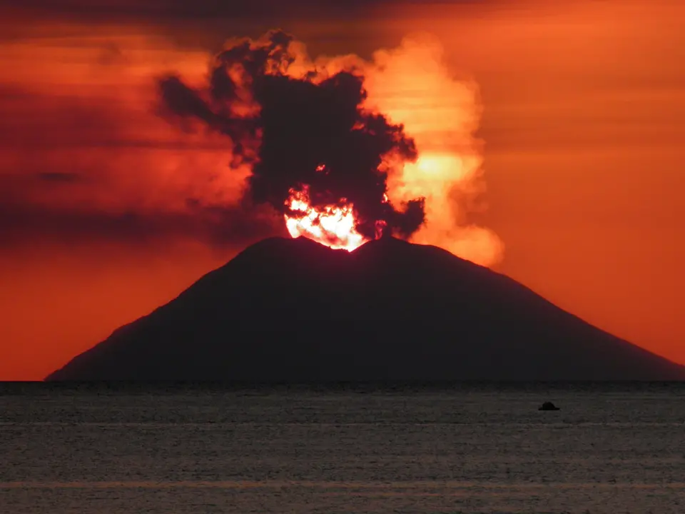 Il tramonto dalla costa vibonese diventa un progetto digitale: orari, giorni e una mappa con 44 punti per vivere la magia