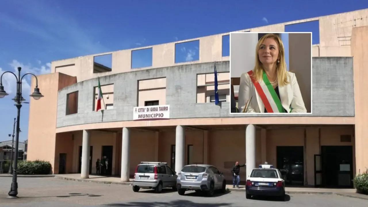 A Gioia Tauro 288 mila euro per acquisto di arredi scolastici. Il sindaco\u00A0Scarcella: «Città a misura di bambino»\n