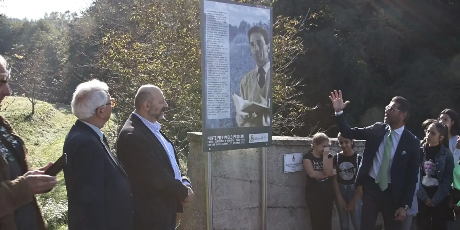 Ariola ricorda Pier Paolo\u00A0Pasolini che nel 1963 visitò il paese e donò 50mila lire per costruire un ponte\n