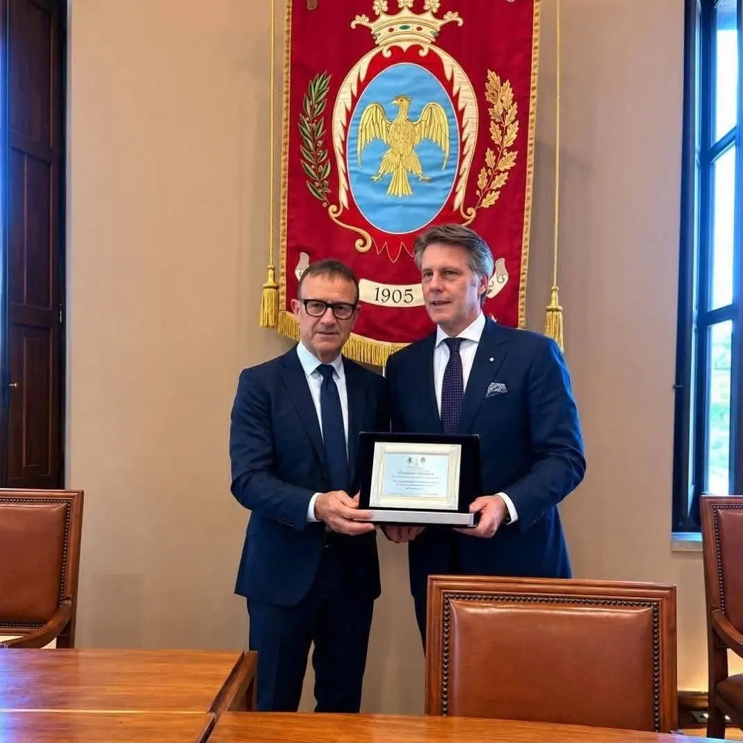 Locri, targa a Emanuele Filiberto di Savoia: la minoranza presenta un esposto al Prefetto\n