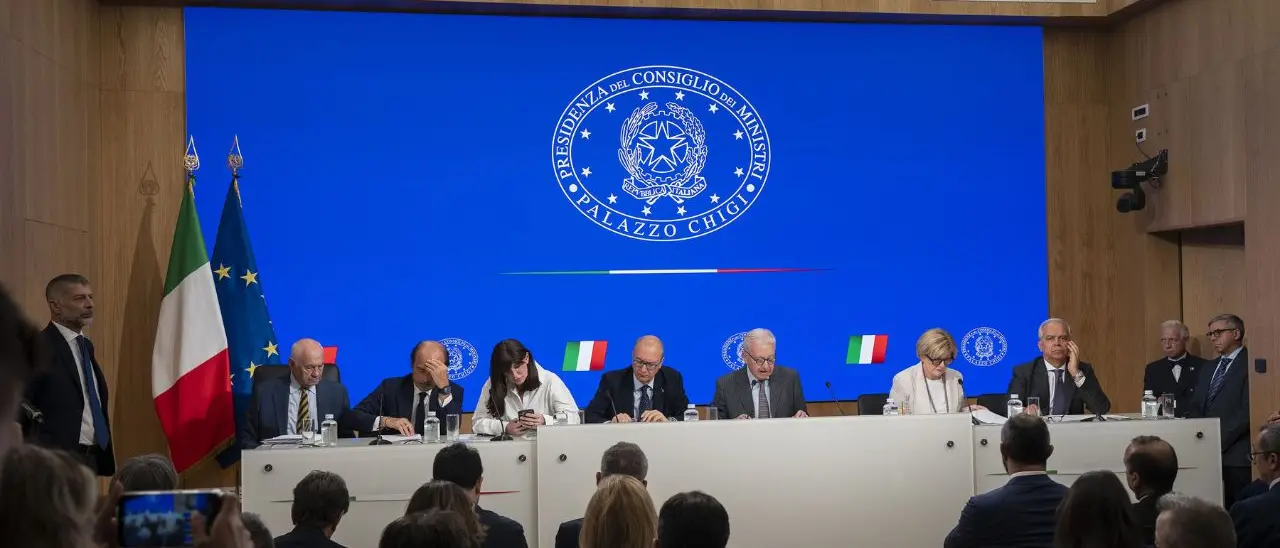 Intelligenza artificiale, il Governo ha approvato i primi decreti attuativi: ecco cosa prevedono\n