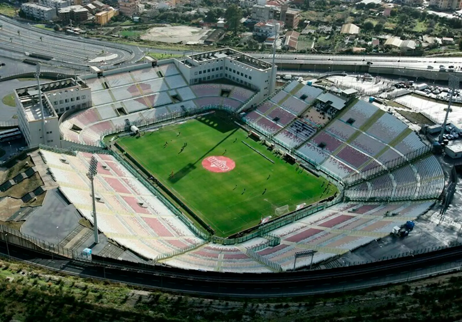 Cosenza, per l’iscrizione spunta il “Franco Scoglio”: chiesto lo stadio di Messina come campo alternativo\n