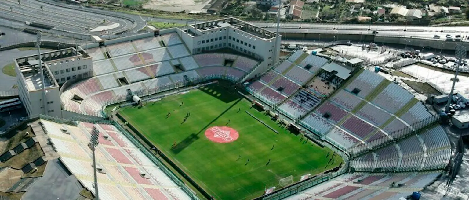 Cosenza, per l’iscrizione spunta il “Franco Scoglio”: chiesto lo stadio di Messina come campo alternativo\n