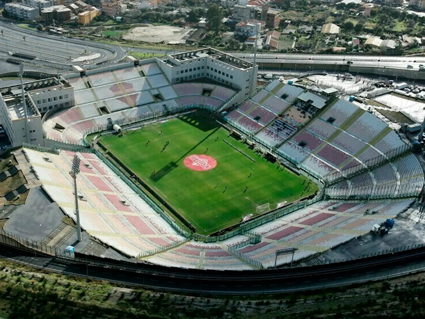 Cosenza, per l’iscrizione spunta il “Franco Scoglio”: chiesto lo stadio di Messina come campo alternativo