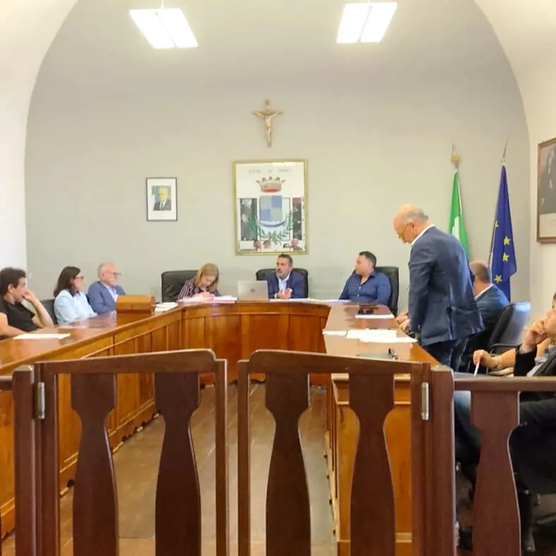 Tropea, Rodolico all’attacco nel primo Consiglio comunale: «Macrì smetta con la propaganda e pensi ai problemi della città»\n