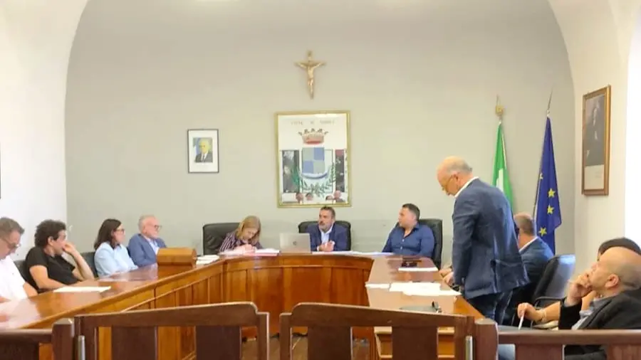 <p>L'intervento di Rodolico nel primo Consiglio comunale</p>\\n
