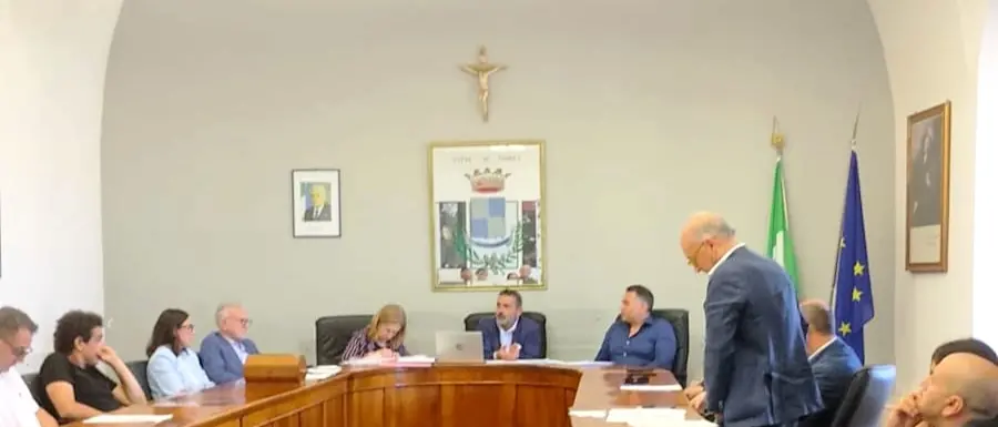 Tropea, Rodolico all’attacco nel primo Consiglio comunale: «Macrì smetta con la propaganda e pensi ai problemi della città»\n