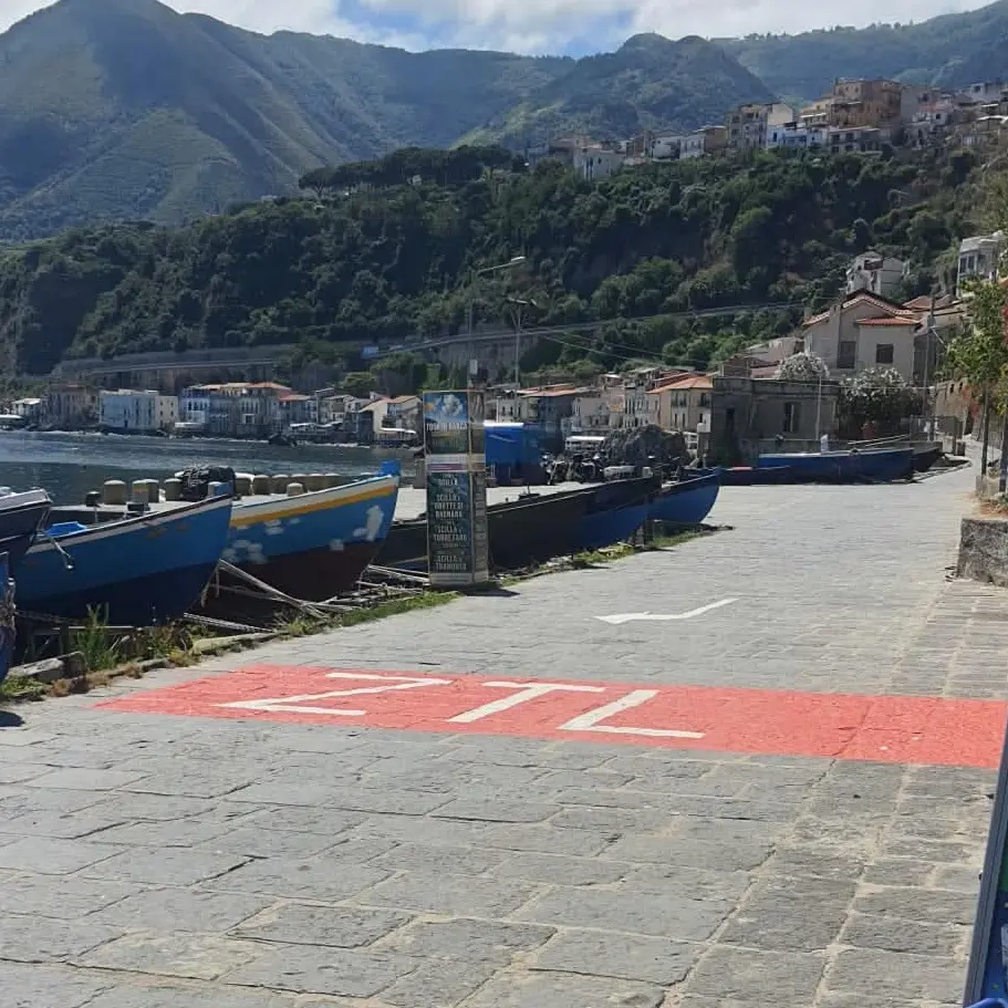 I lavori della discordia isolano Chianalea, monta la rabbia di residenti e commercianti –\u00A0FOTO\n