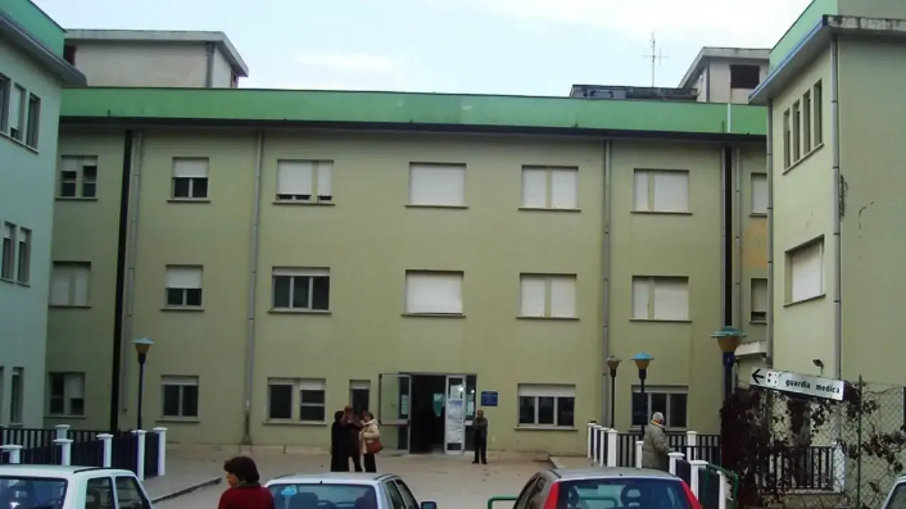 <p>L'ex ospedale di Pizzo</p>\\n