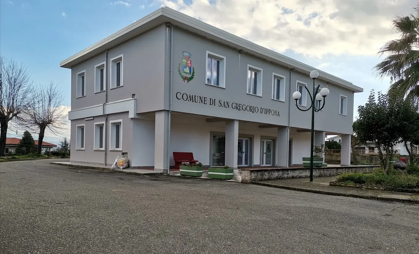 San Gregorio d’Ippona, la minoranza contesta la giunta Farfaglia: «Quattro assessori ma la legge ne prevede solo due»\n