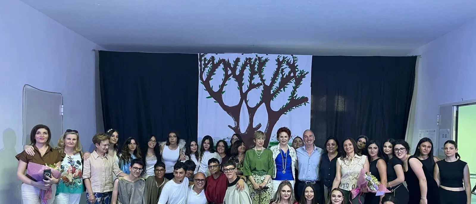 Testi greci, musica e coreografie: al Liceo classico di Nicotera il viaggio teatrale degli studenti\n