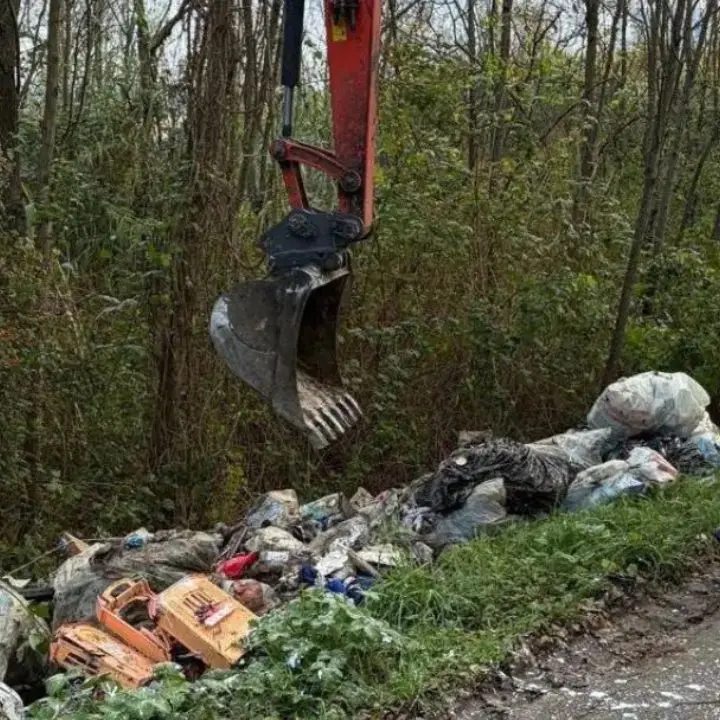 Raccolta differenziata a Rende, la Polizia locale sanziona dieci condomini e alcuni esercizi pubblici\u00A0\n