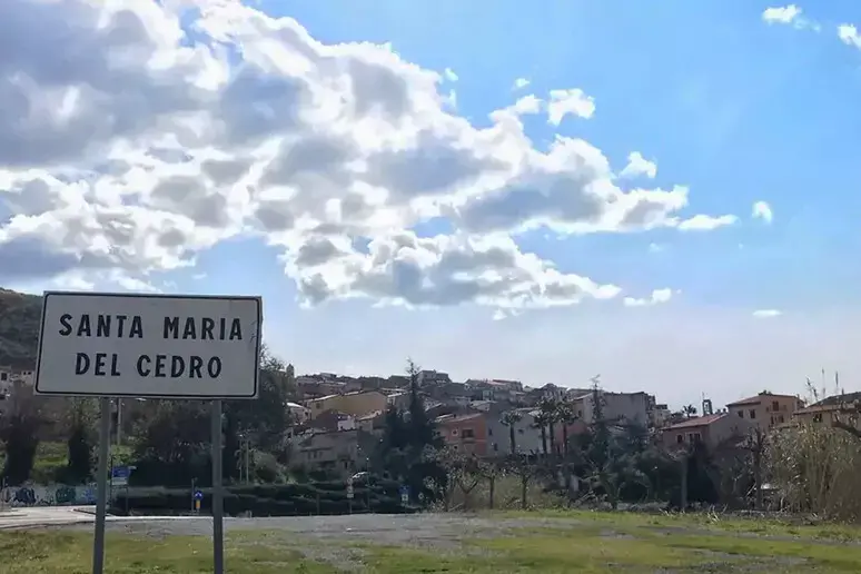 Da Santa Maria del Cedro la lezione anti spopolamento: il borgo cosentino premiato a Roma come “Comune Vivo”\n