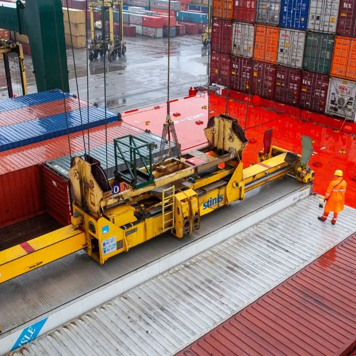 Export Calabria in frenata: perduti 9 milioni in tre mesi, si salvano farmaceutica e chimica\n