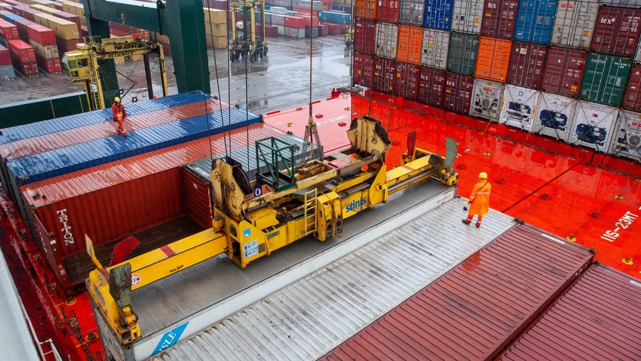 <p>Export Calabria in frenata: perduti 9 milioni in tre mesi, si salvano farmaceutica e chimica</p>