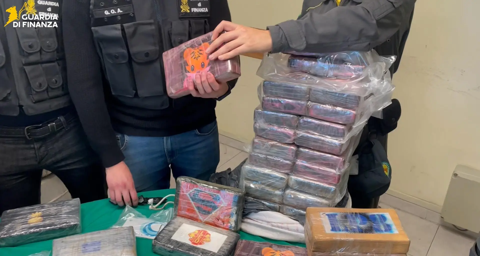 Droga e armi tra Sicilia e Malta, arresti anche a Cosenza e Reggio Calabria