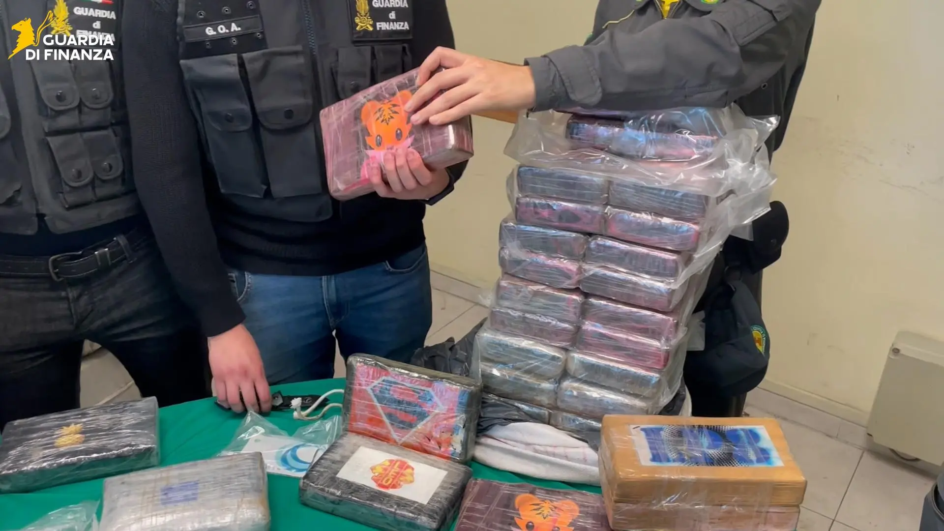 Droga e armi tra Sicilia e Malta, arresti anche a Cosenza e Reggio Calabria