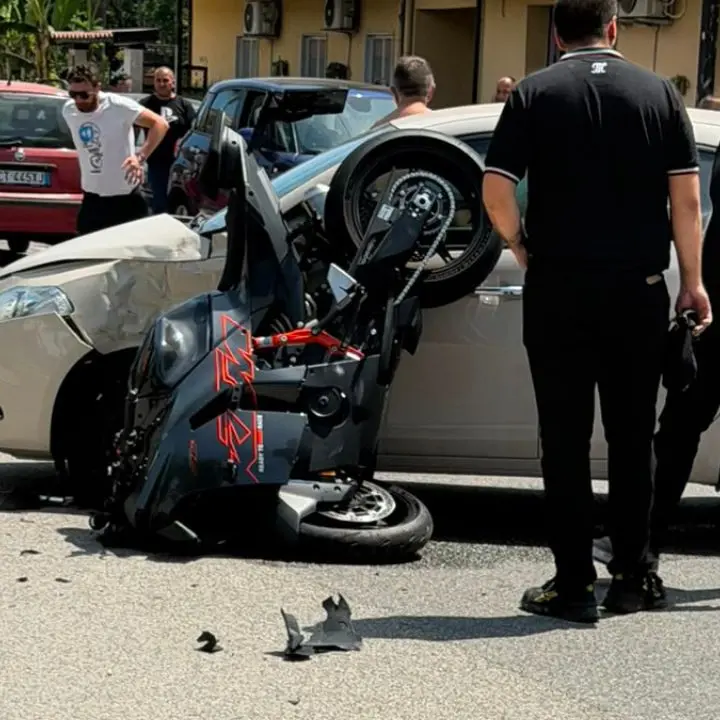 Scontro auto-moto a Nocera Terinese Marina: nell’incidente muore un giovane, si indaga sulla dinamica\n