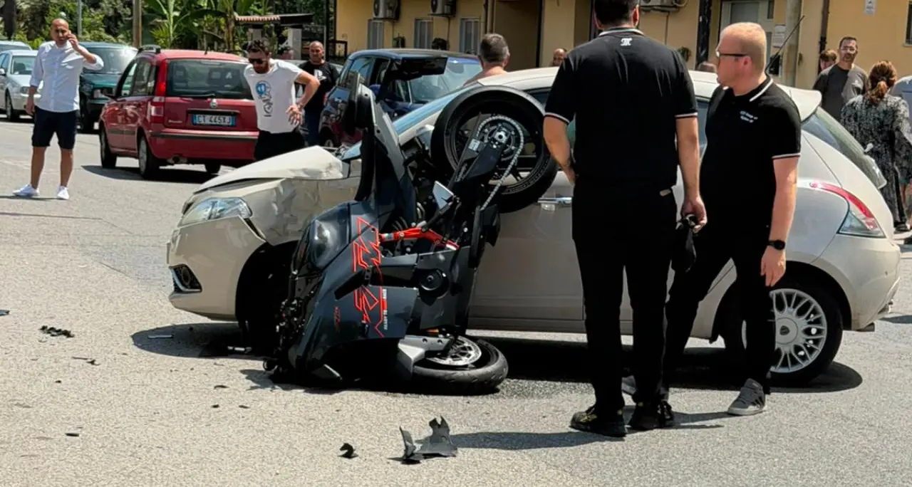 Scontro auto-moto a Nocera Terinese Marina: in gravi condizioni il centauro, si indaga sulla dinamica\n