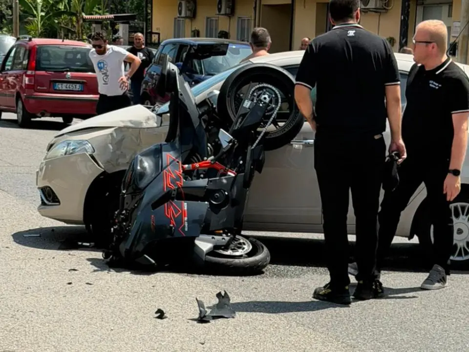 Scontro auto-moto a Nocera Terinese Marina: nell’incidente muore un 47enne, si indaga sulla dinamica